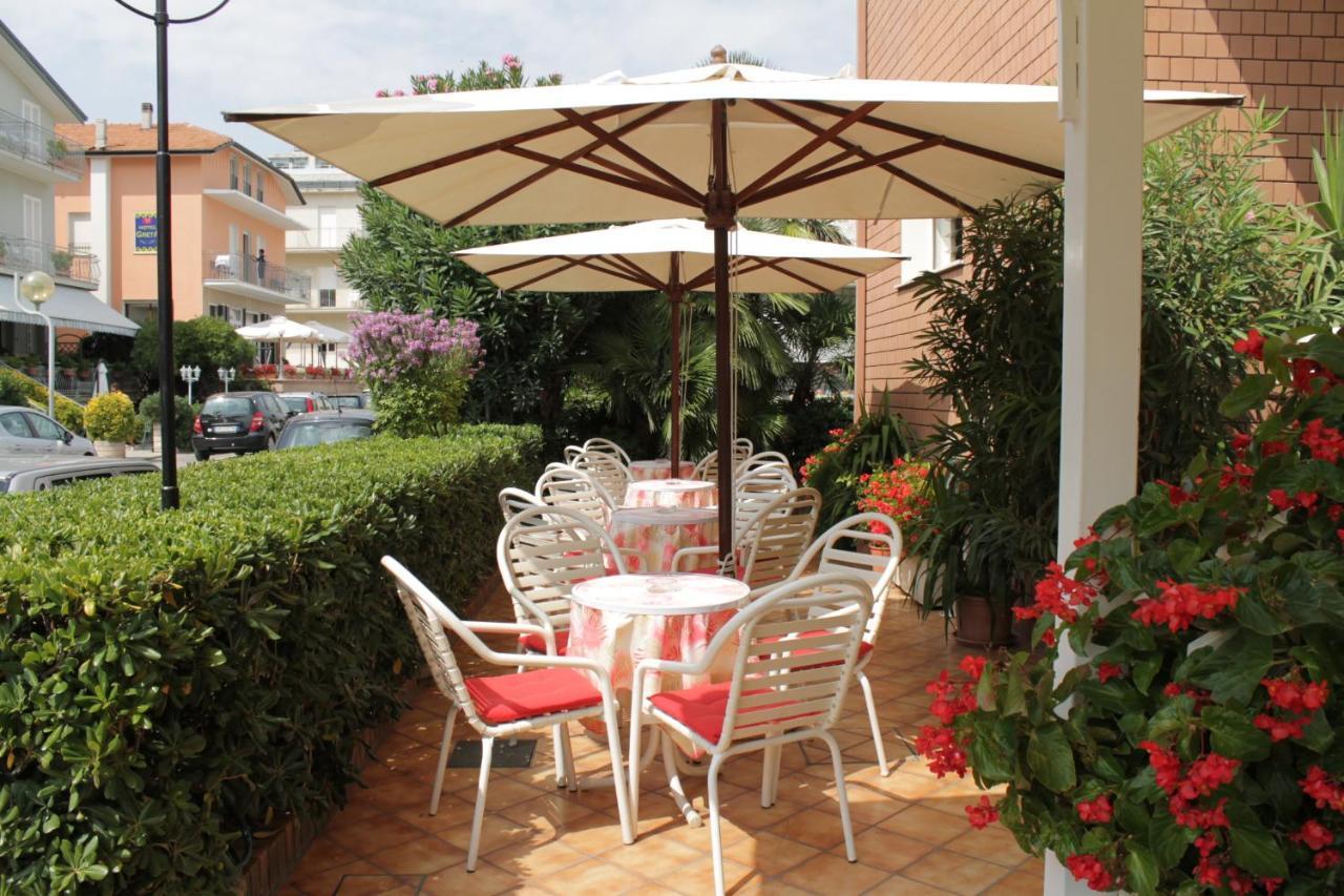 Hotel Driade Sul Mare Rimini Exteriör bild