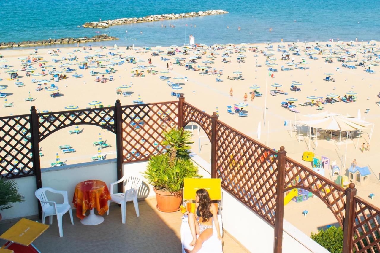 Hotel Driade Sul Mare Rimini Exteriör bild