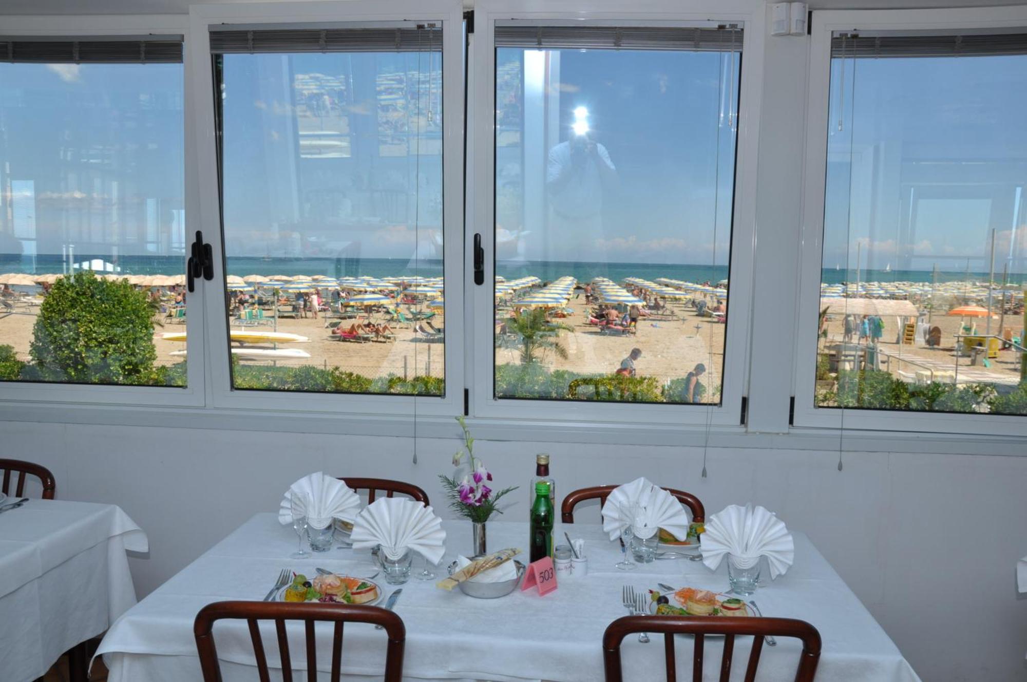 Hotel Driade Sul Mare Rimini Exteriör bild